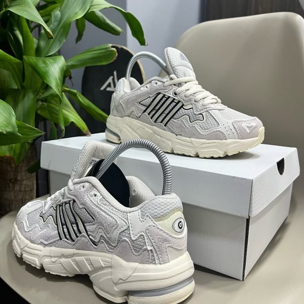 ADIDAS RESPONSE CL X BAD BUNNY - Imagen 2