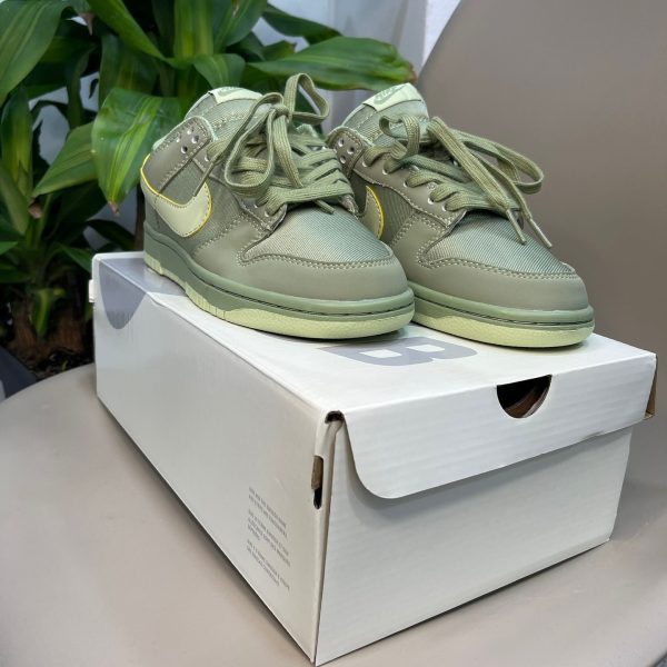 NIKE DUNK LOW OIL GREEN