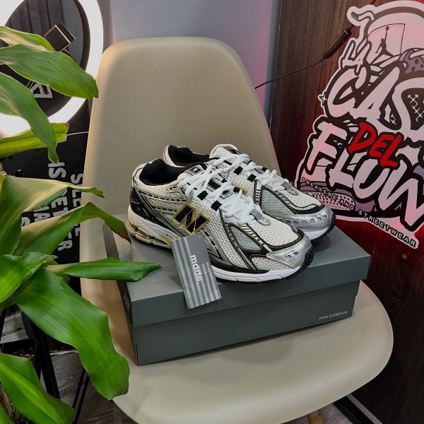 NEW BALANCE M1906