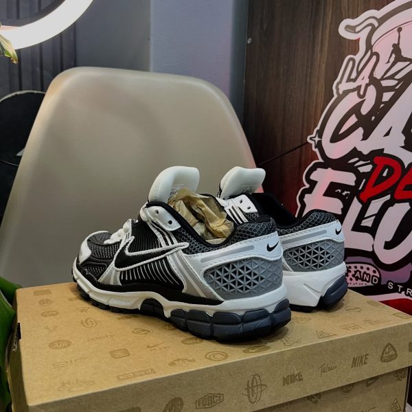 NIKE ZOOM VOMERO 5 - Imagen 2