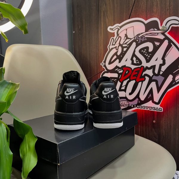 NIKE AIR FORCE 1 BLACK - Imagen 3