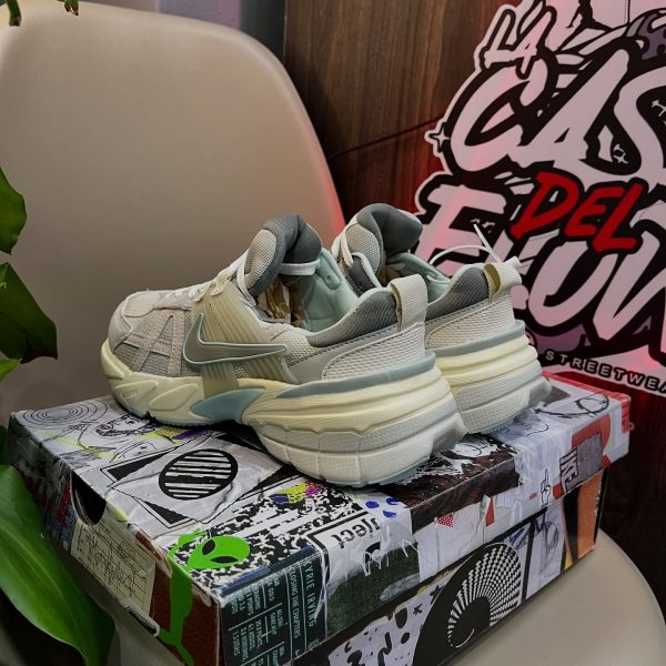 NIKE V2K GREY - Imagen 3