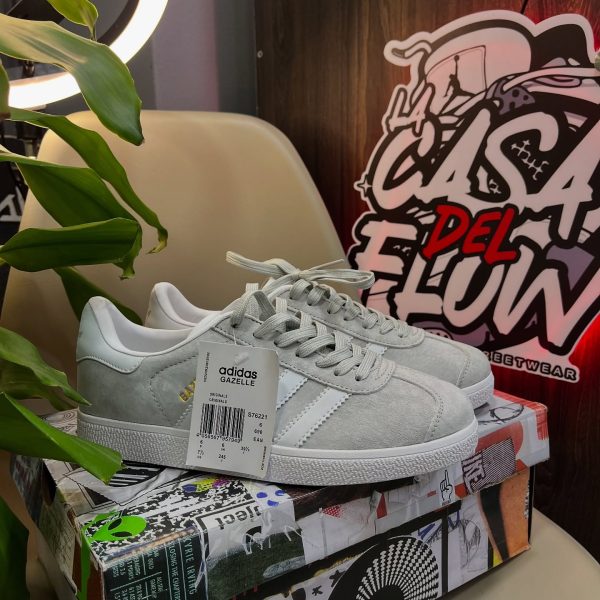 ADIDAS GAZELLE GRIS - Imagen 2