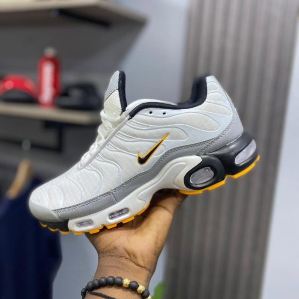 NIKE AIR MAX TN PLUS