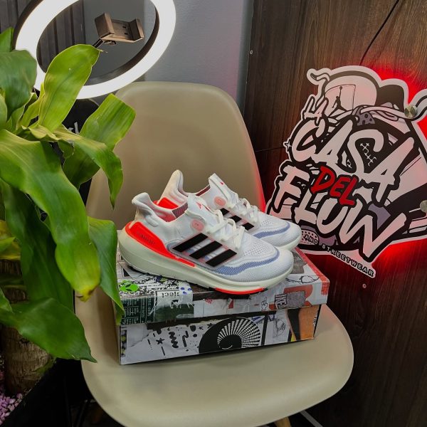 ADIDAS ULTRABOOST