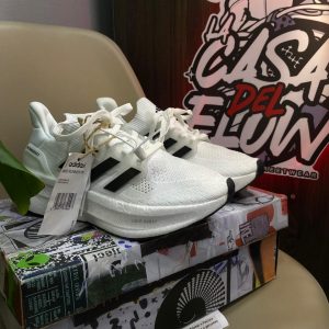 ADIDAS ULTRABOOST