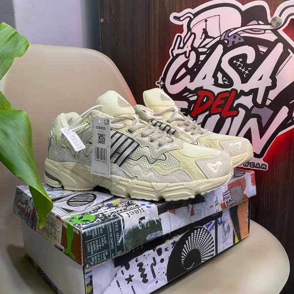 ADIDAS RESPONSE CL X BAD BUNNY - Imagen 4