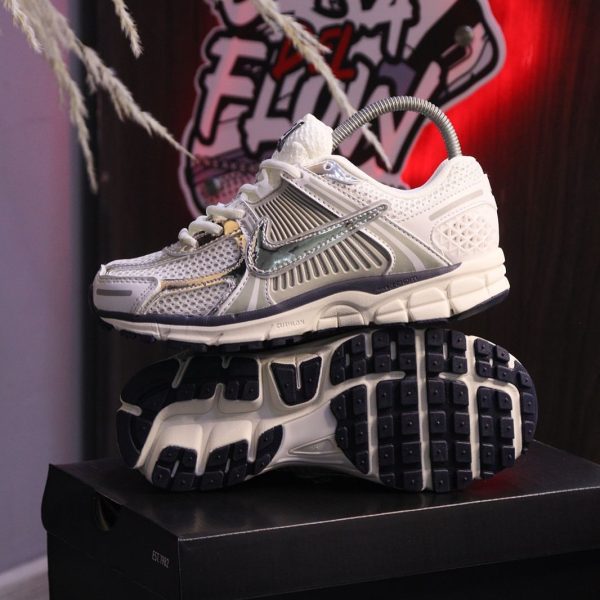 NIKE ZOOM VOMERO 5 "GREY"