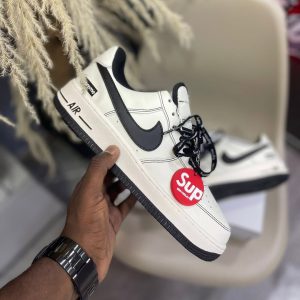 NIKE AIR FORCE ONE SUPREME BLACK MOMENT